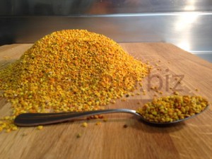 cuillère de pollen sec bio produit en France